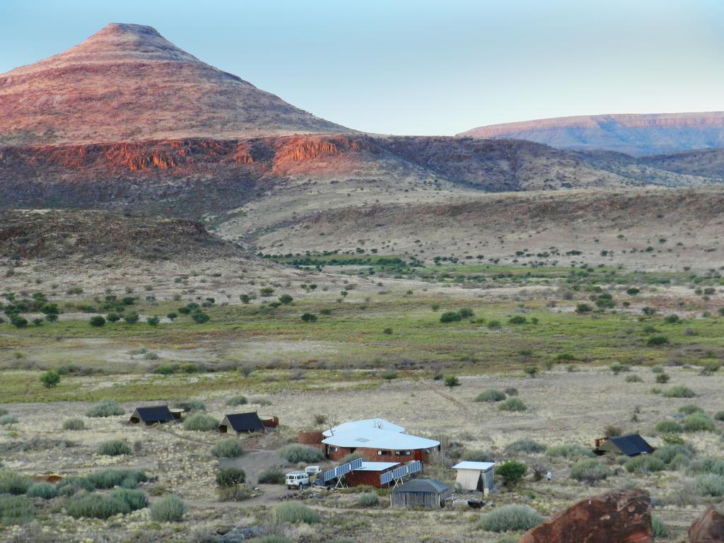 דמראלנד Etendeka Mountain Camp מראה חיצוני תמונה